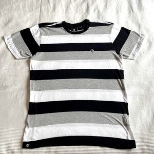 𝅺akademiks Striped T-shirt Size Large